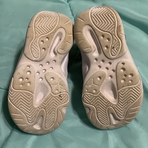 LIKE NEW toddler Jordan 11's! - Picture 6 of 8